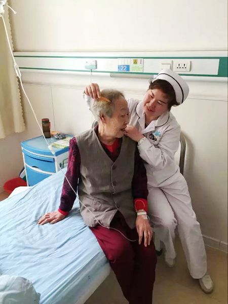 年輕的微笑——記淄博市張店區(qū)人民醫(yī)院東院區(qū)護士長池翠