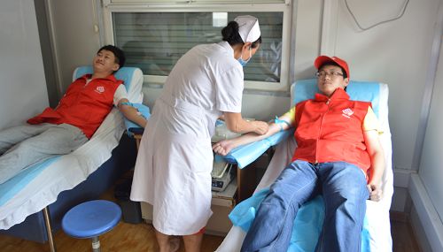 阜安街道社區(qū)衛(wèi)生服務(wù)中心積極響應(yīng)“衛(wèi)生計生系統(tǒng)萬人流動血庫”無償獻血工作