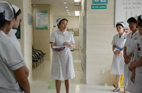 濰醫(yī)附院組織護(hù)理人員進(jìn)行高空墜落傷應(yīng)急演練