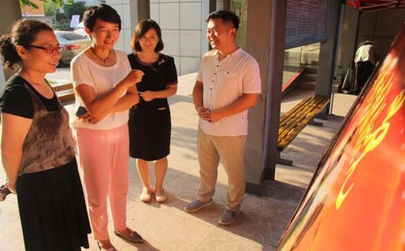 為迎接慶祝建黨95周年，謳歌中華民族實(shí)現(xiàn)偉大復(fù)興的百年奮斗歷程，激發(fā)全院團(tuán)青年的愛國(guó)、愛黨熱情，切實(shí)增強(qiáng)對(duì)婦幼事業(yè)的責(zé)任感和使命感，從七月到八月，滕州市婦幼保健院在全院廣泛開展“慶七一，我為黨旗添光彩”為主題的紅色文化主題教育系列活動(dòng)，以實(shí)際行動(dòng)迎接和慶祝建黨95周年。