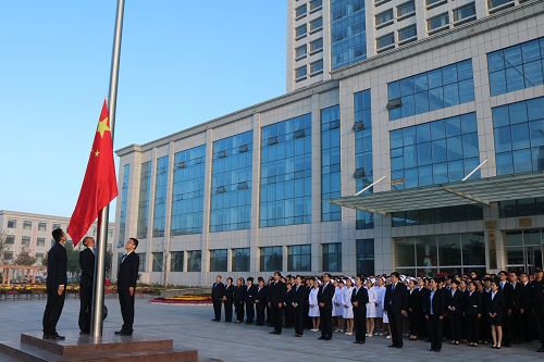 安丘市婦幼保健院搬遷兩周年升旗儀式
