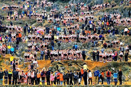 10月15日，第十一屆中國(guó)藝術(shù)節(jié)全國(guó)優(yōu)秀攝影作品展覽在陜西省美術(shù)博物館開幕，臨沂市中醫(yī)醫(yī)院黨委書記相軍創(chuàng)作的《爭(zhēng)分奪秒》、《節(jié)日苗寨》兩幅作品入選。