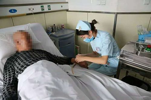 牟平區(qū)中醫(yī)醫(yī)院百針穿刺技能考核：患者當(dāng)主考