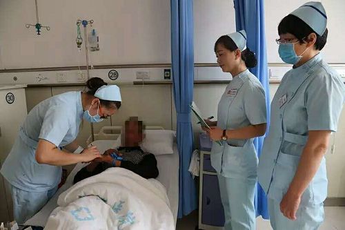 牟平區(qū)中醫(yī)醫(yī)院百針穿刺技能考核：患者當(dāng)主考