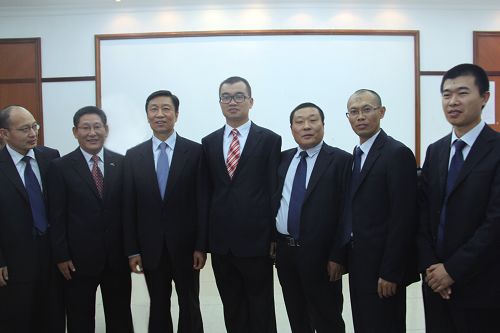 國(guó)家副主席李源潮慰問(wèn)醫(yī)療隊(duì)隊(duì)員