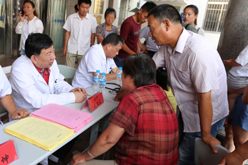 菏澤市立醫(yī)院成功舉行“醫(yī)師節(jié)”大型義診活動(dòng)