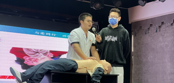 我為群眾辦實(shí)事 | 聊城市腫瘤醫(yī)院開展“白衣天使進(jìn)校園，情系師生保健康”主題活動