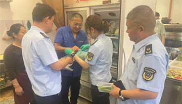 曹縣市場監(jiān)督管理局開展縣區(qū)重點(diǎn)夜市食品快速檢測專項(xiàng)行動