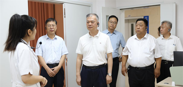 山東省退役軍人事務(wù)廳人事處處長(zhǎng)、一級(jí)調(diào)研員張民到山東省戴莊醫(yī)院考察交流
