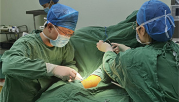 梁山縣人民醫(yī)院完成縣域內(nèi)首例高位動(dòng)靜脈內(nèi)瘺手術(shù)，助力尿毒癥患者重獲生機(jī)