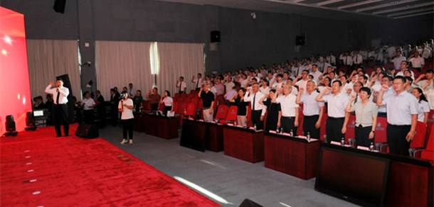 “德馨于行，技精于勤”——濟(jì)寧醫(yī)學(xué)院附屬醫(yī)院成功舉辦2025年中國(guó)醫(yī)師節(jié)表彰大會(huì)