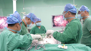 大病不出縣！梁山縣人民醫(yī)院與北京腫瘤專家團(tuán)隊強(qiáng)強(qiáng)聯(lián)手，成功實施高難度肺癌根治術(shù)