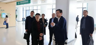 棗莊市立醫(yī)院院長(zhǎng)俞淑靜一行到山東大學(xué)齊魯醫(yī)院德州醫(yī)院參觀交流