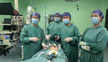 一次手術(shù)切除兩個(gè)癌癥——濱州醫(yī)學(xué)院煙臺(tái)附屬醫(yī)院王英磊主任團(tuán)隊(duì)成功實(shí)施腹腔鏡膀胱癌+前列腺癌根治術(shù)