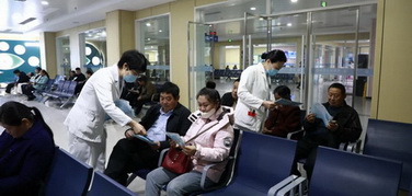 科技賦能，智護(hù)全程 | 第30個(gè)“世界帕金森病日”，諸城市人民醫(yī)院為您的健康“筑防”