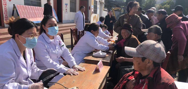 黨建引領(lǐng)送健康 義診服務(wù)暖鄉(xiāng)村——臺(tái)兒莊區(qū)泥溝鎮(zhèn)中心衛(wèi)生院聯(lián)合區(qū)中醫(yī)院開(kāi)展中醫(yī)藥義診活動(dòng)