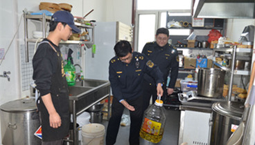 臨沂市羅莊區(qū)市場監(jiān)管局組織開展網(wǎng)絡(luò)餐飲直擊后廚專項行動 